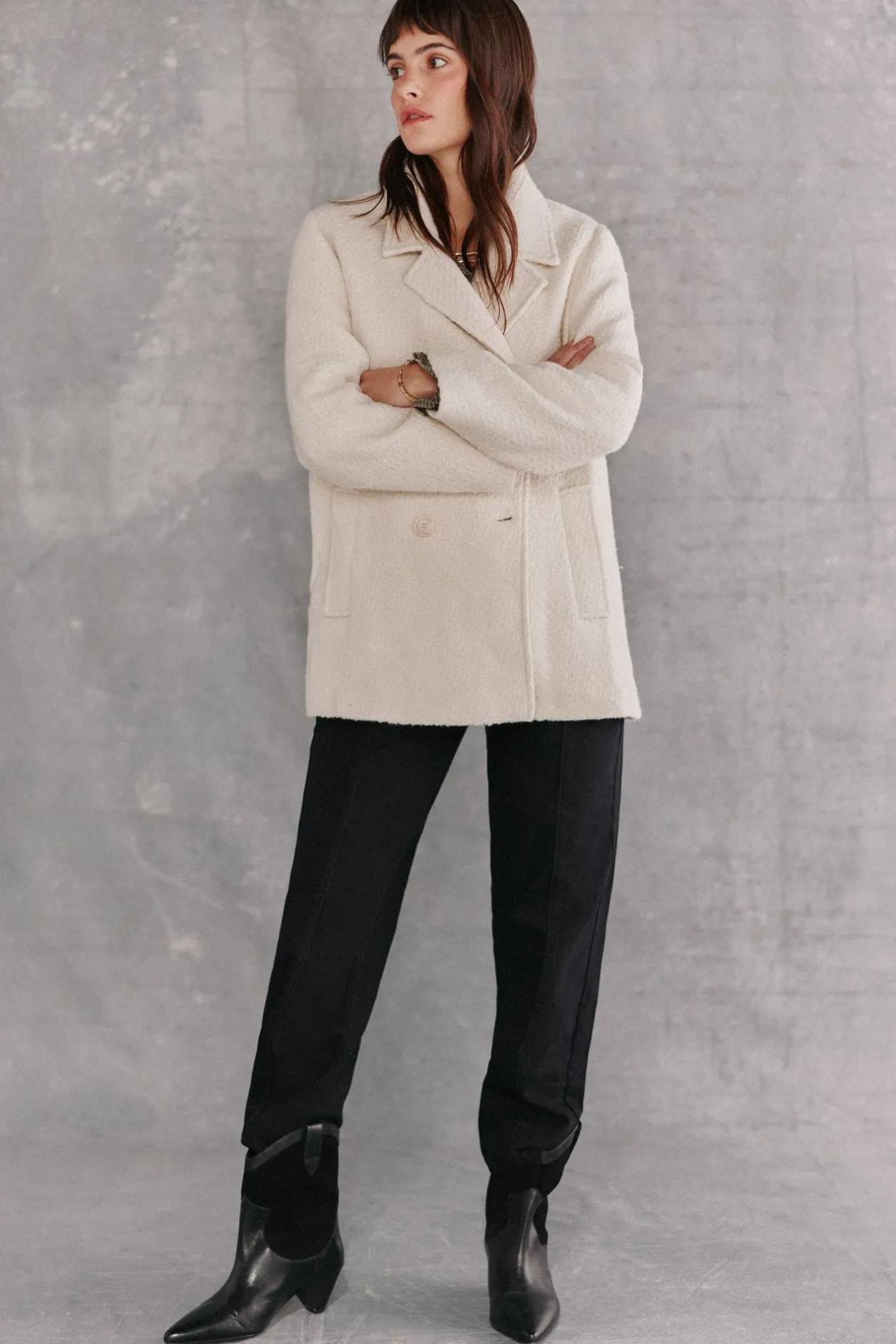 ainhoa_abrigo_corto_crudo_7.webp Shop Ainhoa. Abrigo corto crudo Mujer Abrigos Y Chaquetas