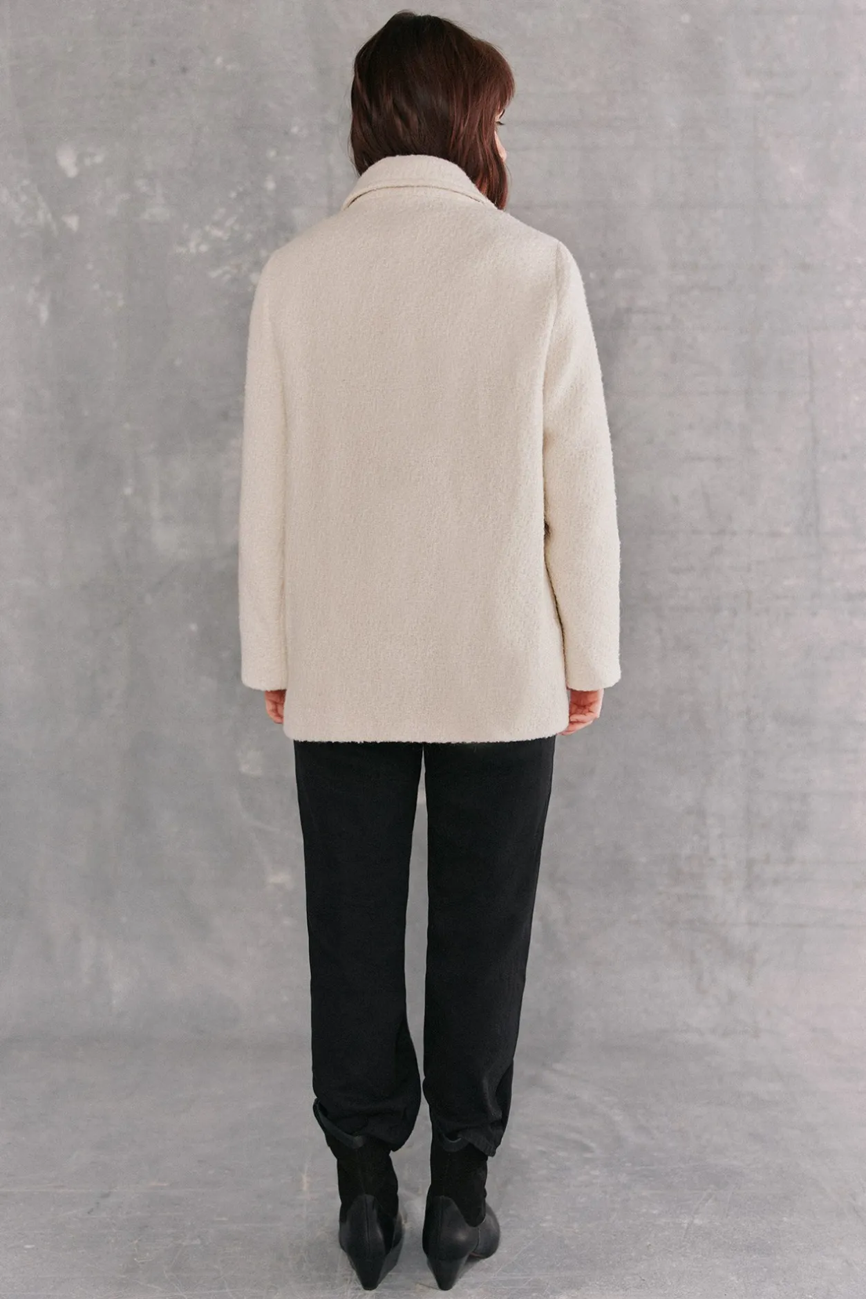 ainhoa_abrigo_corto_crudo_8.webp Shop Ainhoa. Abrigo corto crudo Mujer Abrigos Y Chaquetas