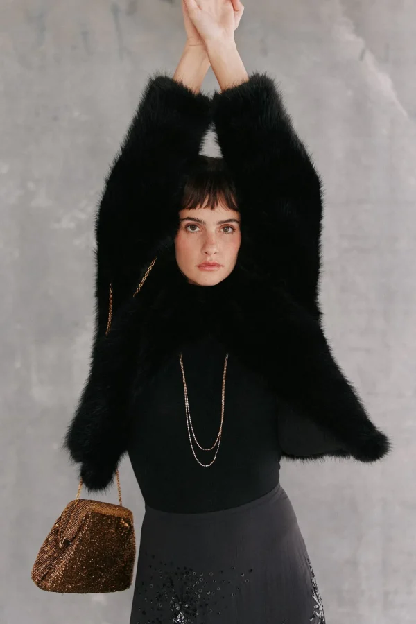 Discount Anna. Chaqueta corta de pelo sintético Mujer Abrigos Y Chaquetas