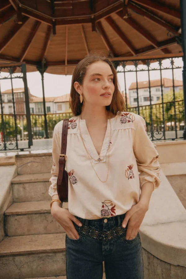 Discount Cala. Blusa bordada. Mujer Blusas Y Camisas