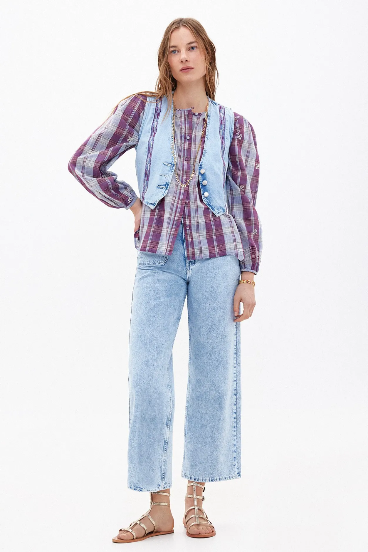 carina_chaleco_vaquero_bo_1.webp Shop Carina. Chaleco vaquero bordado Mujer Chalecos