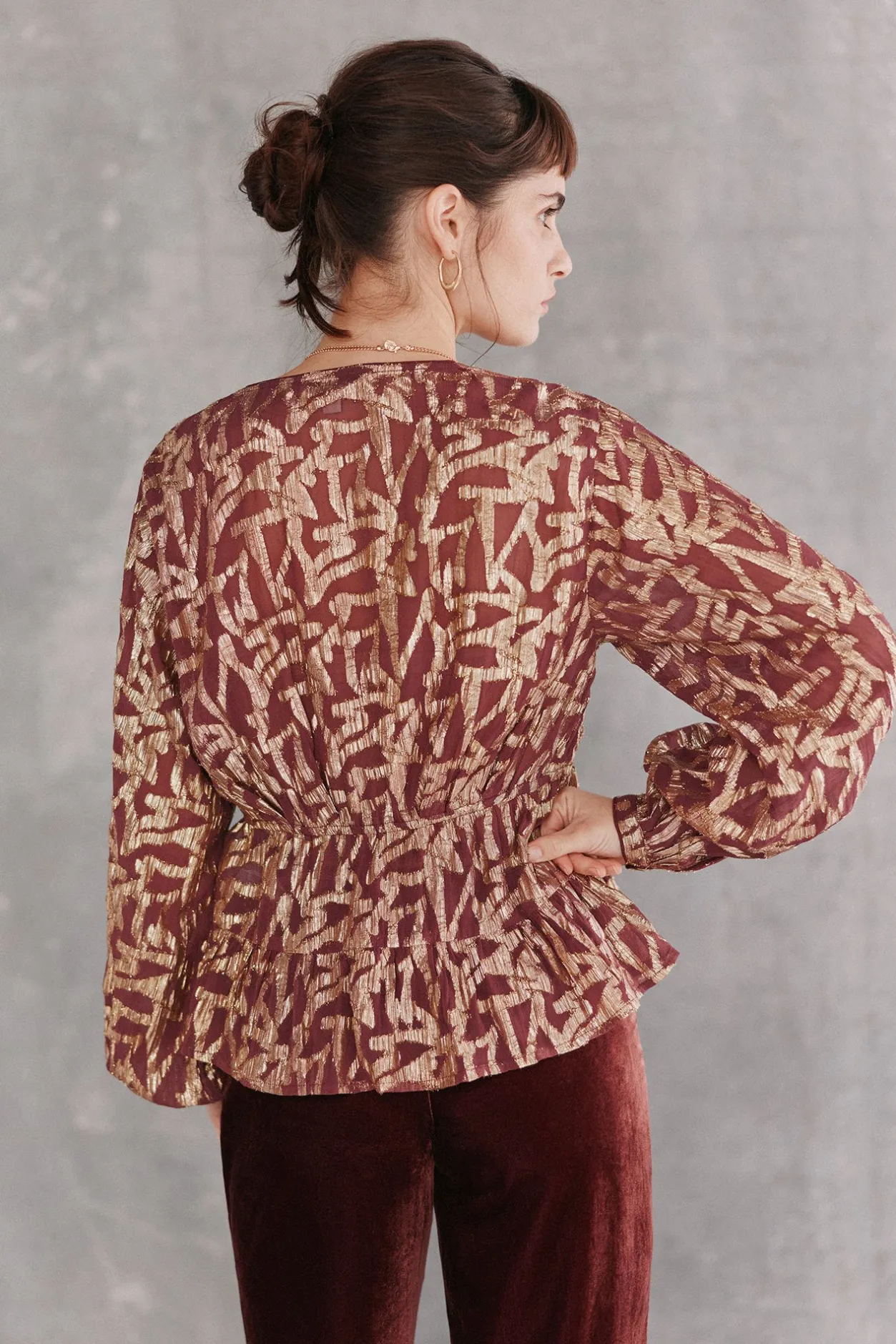cece_blusa_jacquard_dorad_4.webp Sale Cece. Blusa jacquard dorado. Mujer Blusas Y Camisas