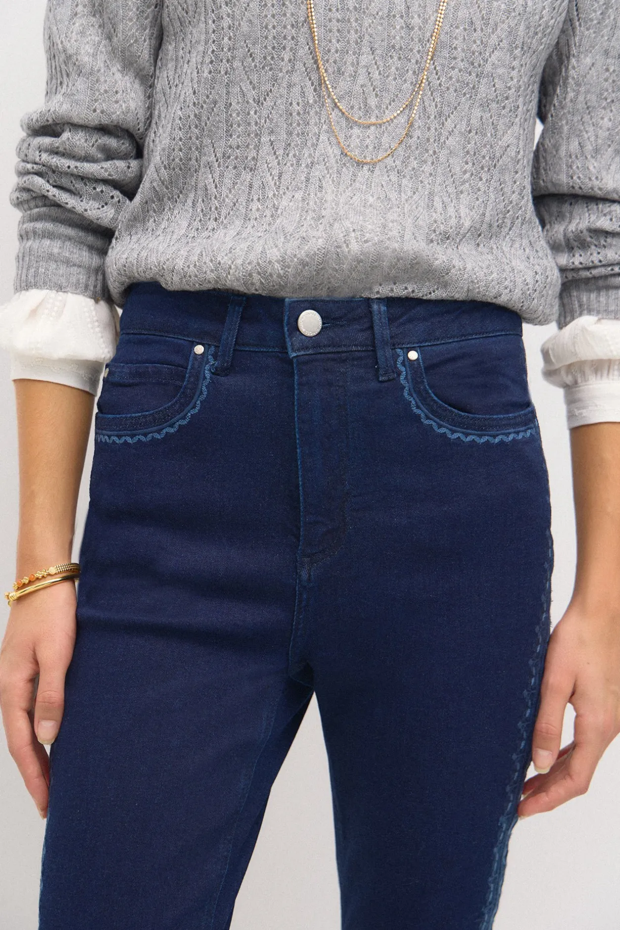 ofira_jeans_con_corte_de__2.webp Outlet Ofira. Jeans con corte de bota Mujer Jeans | Pantalones