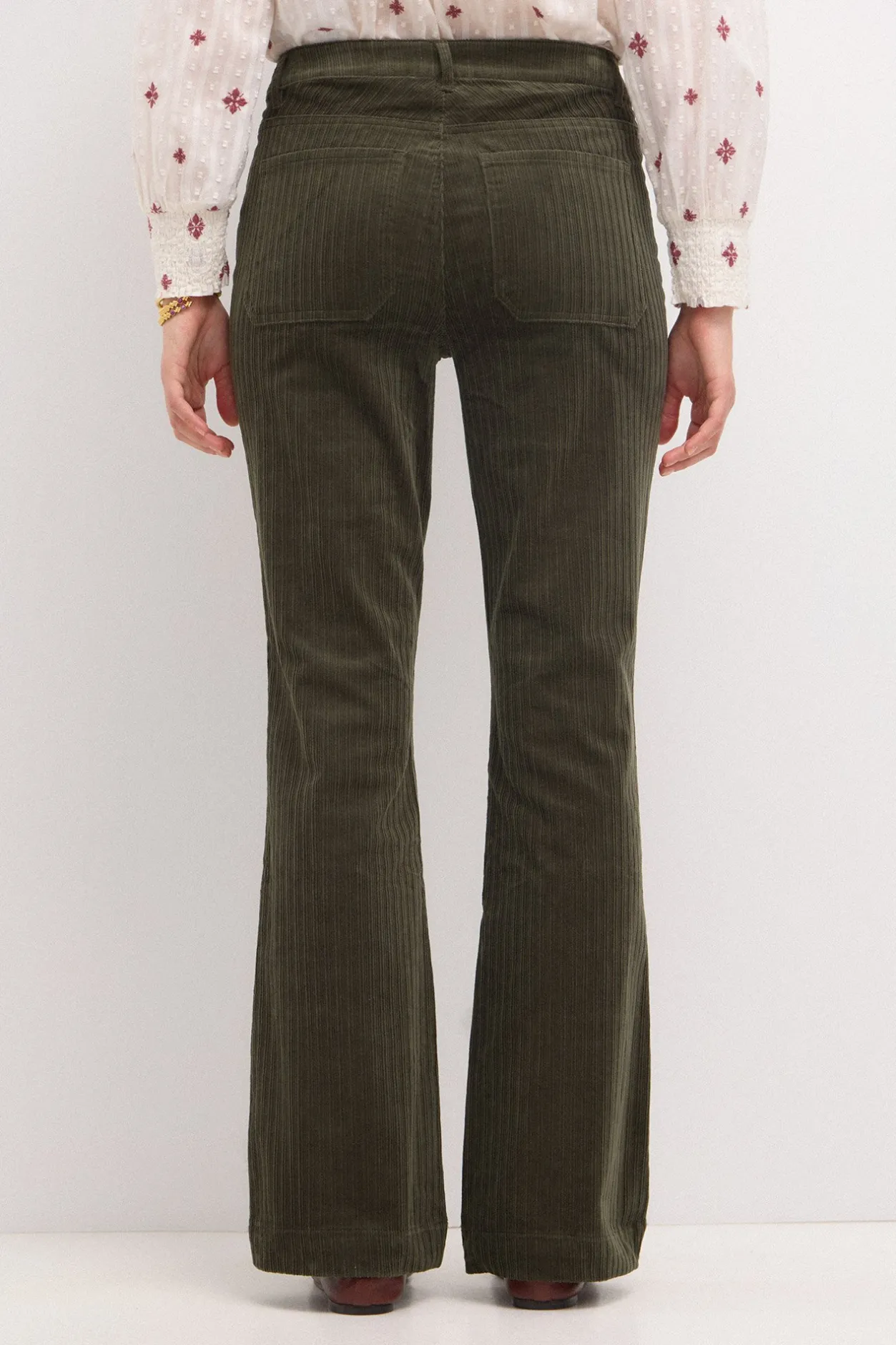 pastora_pantaln_acampanad_2.webp Discount Pastora. Pantalón acampanado de pana Mujer Pantalones