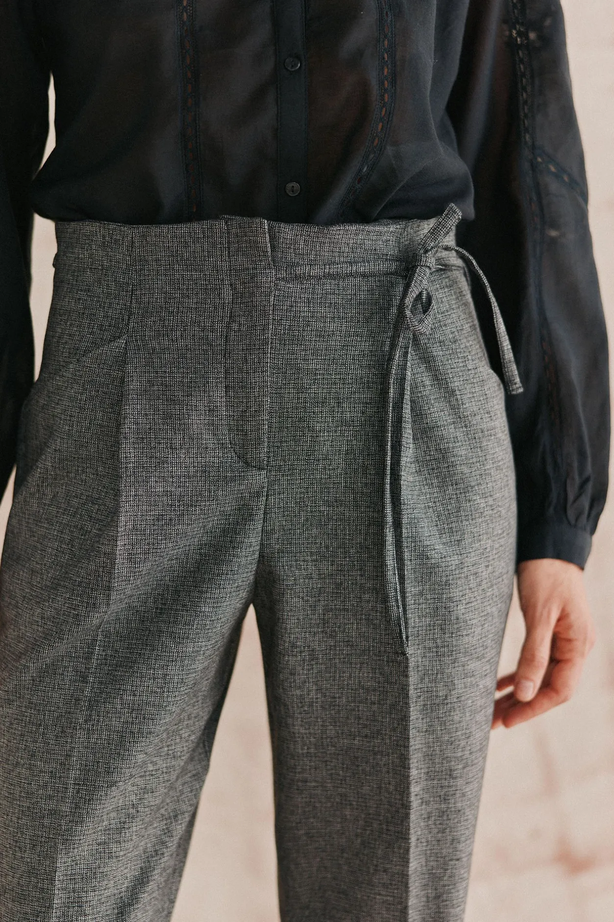 piedad_pantaln_de_cuadros_2.webp Shop Piedad. Pantalón de cuadros con lazada Mujer Pantalones