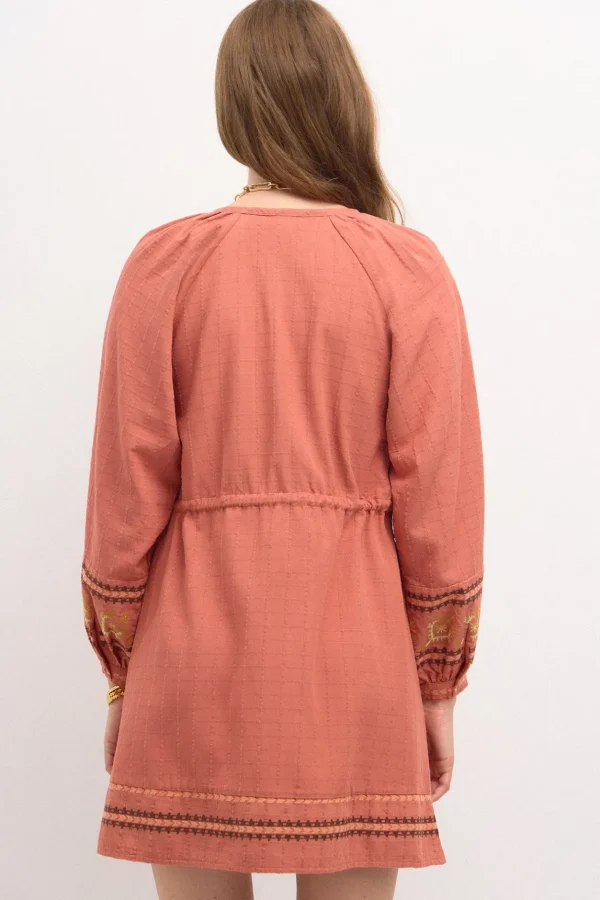 Shop Rina. Vestido corto bordado. Mujer Vestidos Y Monos