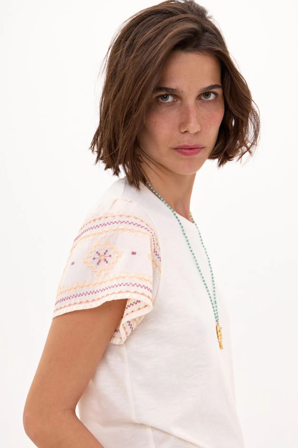taylor_camiseta_de_algodn_1-2.webp Store Taylor. Camiseta de algodón con bordados Mujer Camisetas Y Tops