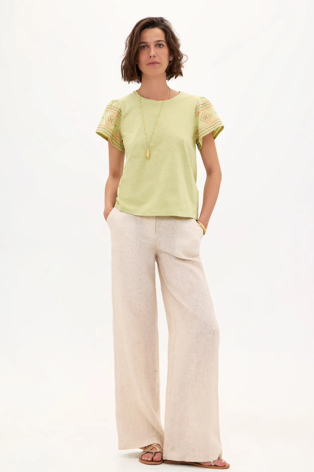 taylor_camiseta_de_algodn_2-1.webp New Taylor. Camiseta de algodón con bordados Mujer Camisetas Y Tops
