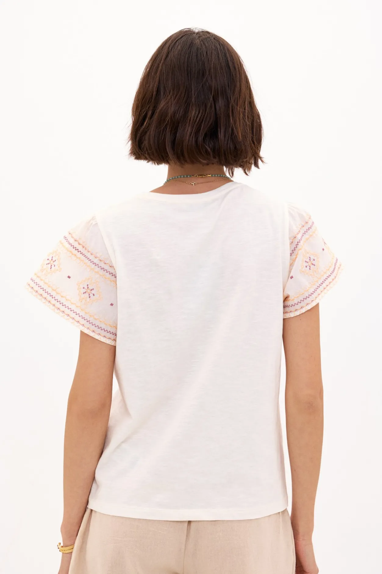 taylor_camiseta_de_algodn_2-2.webp Store Taylor. Camiseta de algodón con bordados Mujer Camisetas Y Tops