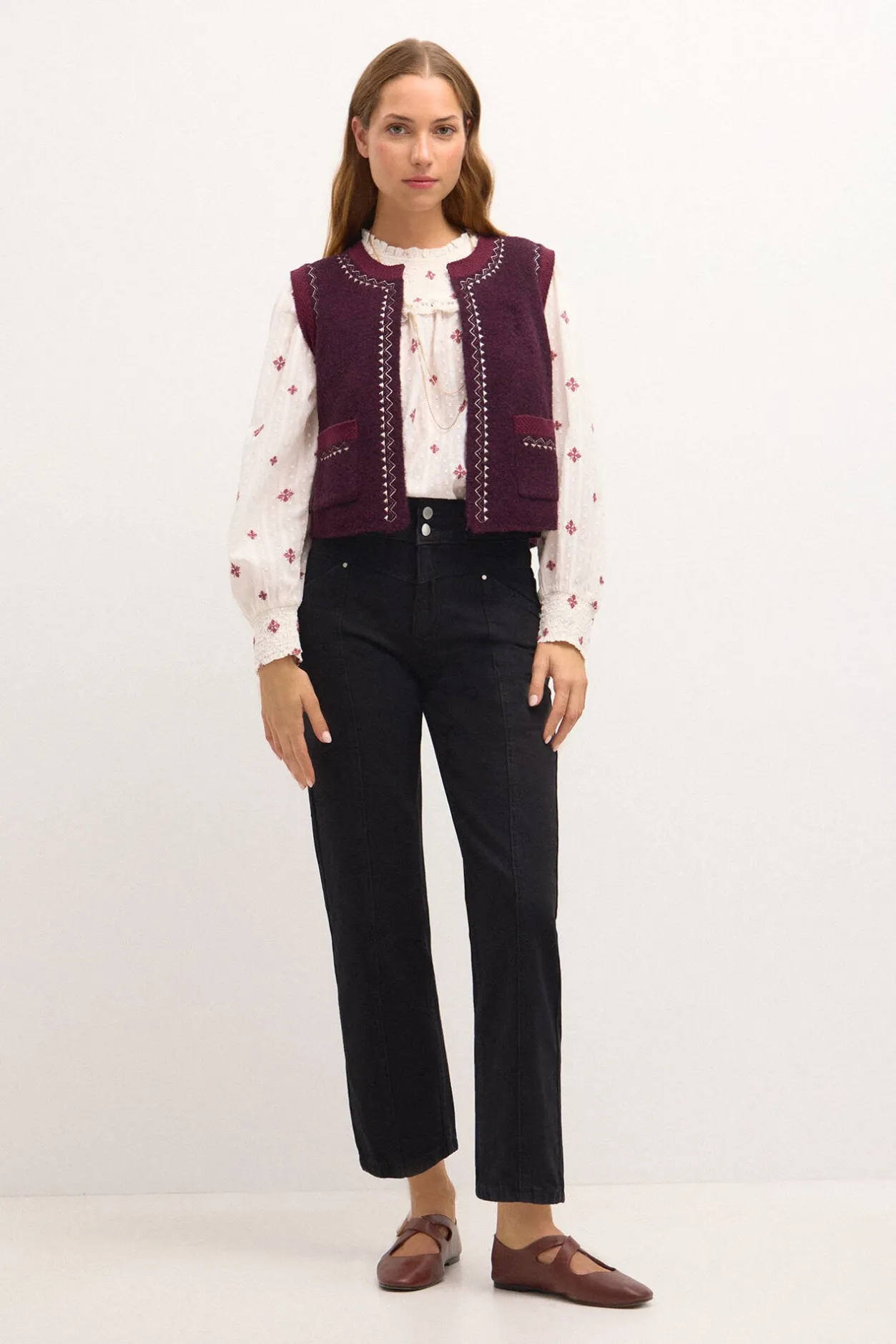 teodora_chaleco_de_punto__4.webp Sale Teodora. Chaleco de punto bordado Mujer Chalecos | Jerséis Y Cárdigans